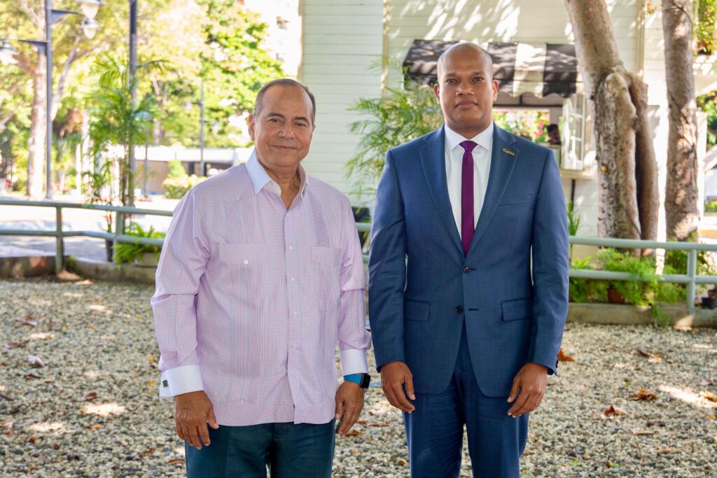 Alberto Caminero y el presidente de CAESCO, Miguel Otáñez.